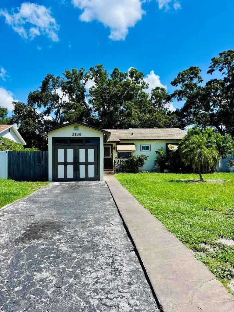 3135 33rd Avenue N St Petersburg FL 33713