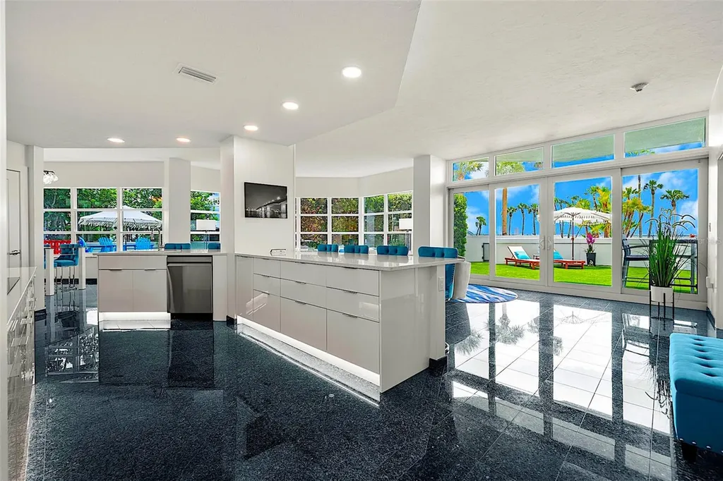 988 Boulevard Of The Arts Sarasota FL 34236