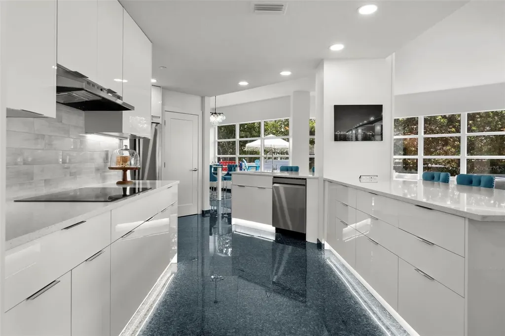 988 Boulevard Of The Arts Sarasota FL 34236