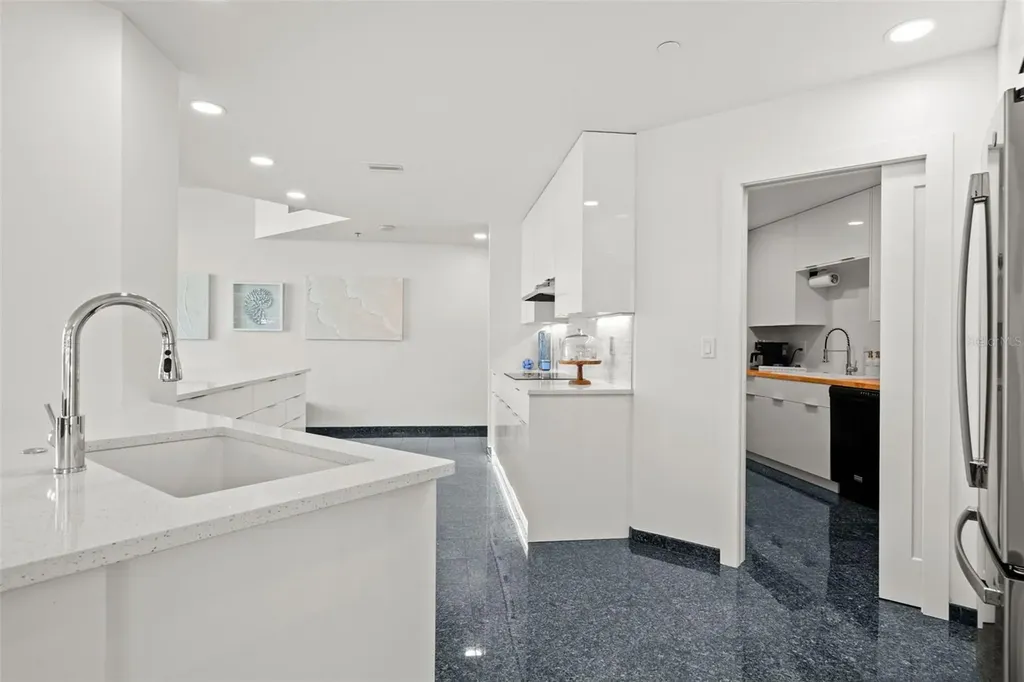 988 Boulevard Of The Arts Sarasota FL 34236