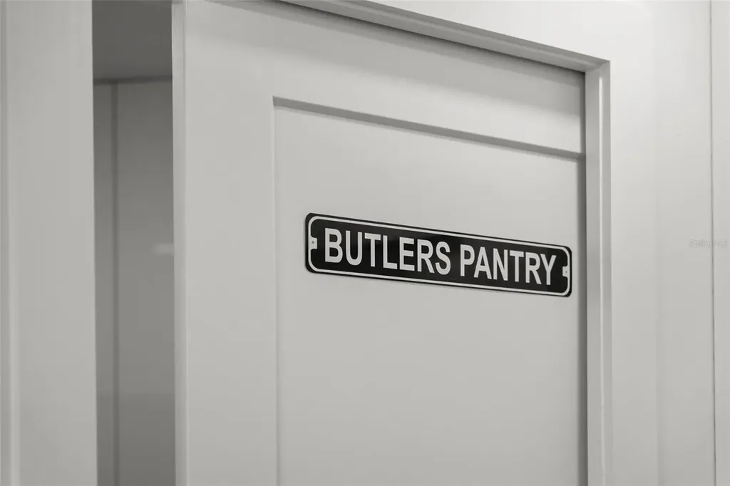 988 Boulevard Of The Arts Sarasota FL 34236