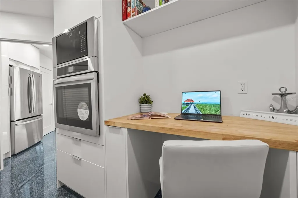 988 Boulevard Of The Arts Sarasota FL 34236