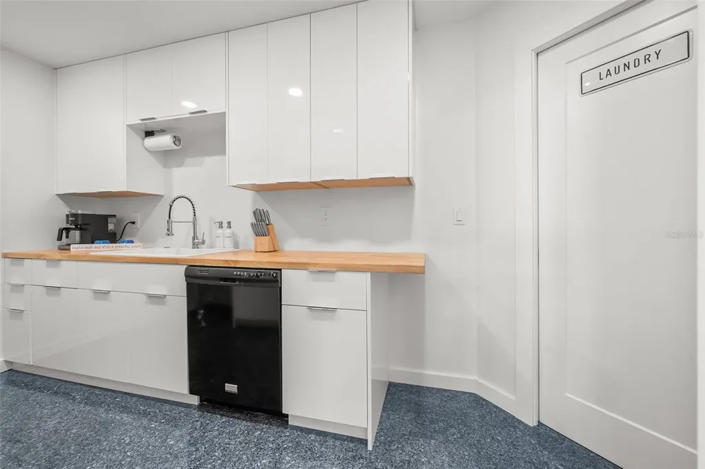 988 Boulevard Of The Arts Sarasota FL 34236