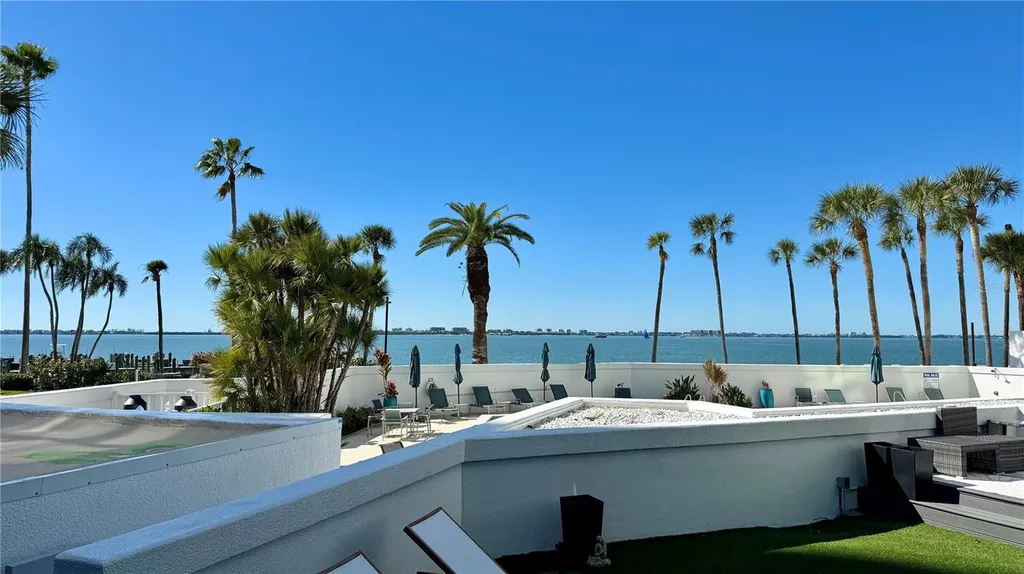 988 Boulevard Of The Arts Sarasota FL 34236