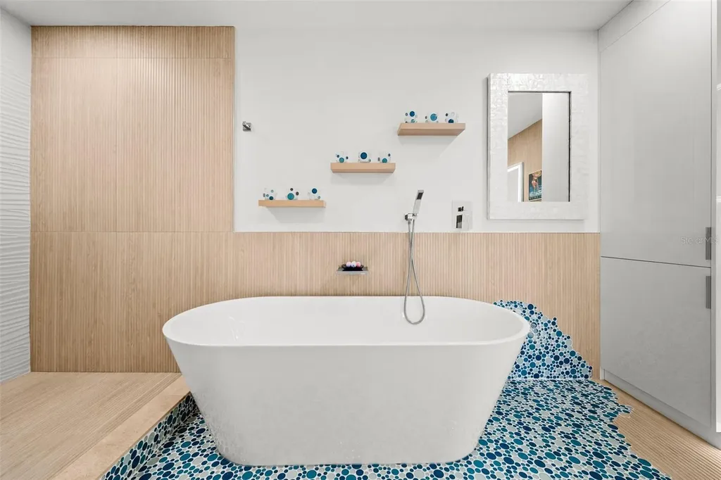 988 Boulevard Of The Arts Sarasota FL 34236