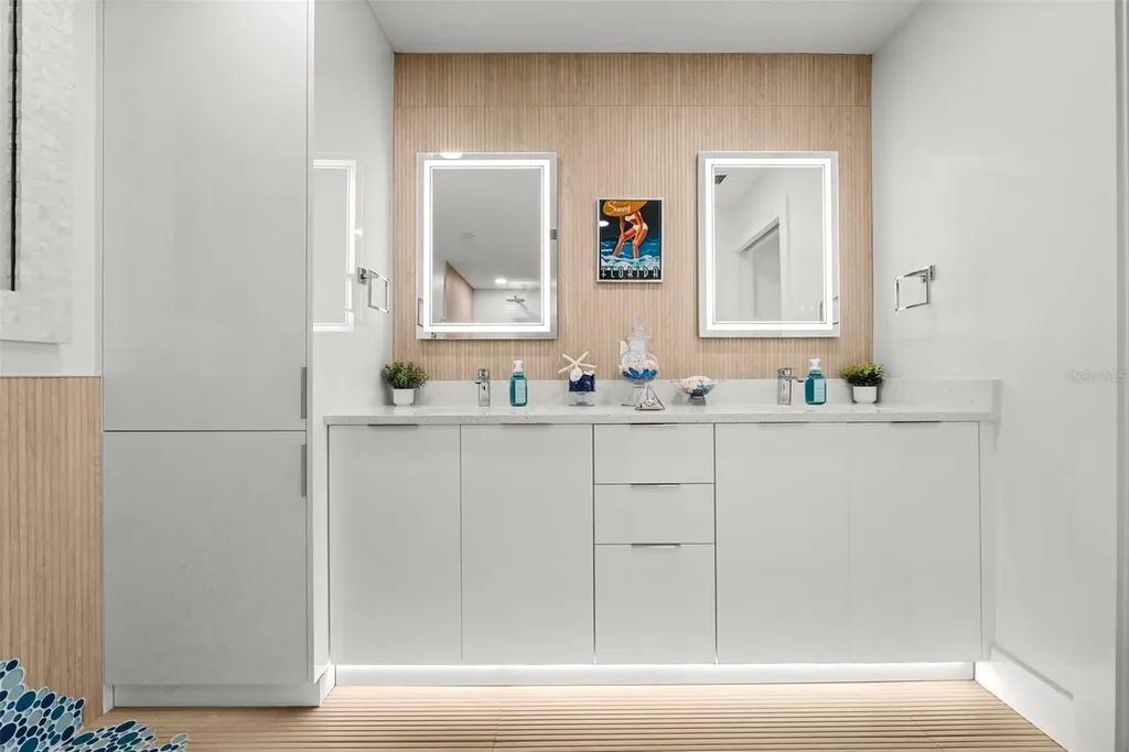 988 Boulevard Of The Arts Sarasota FL 34236