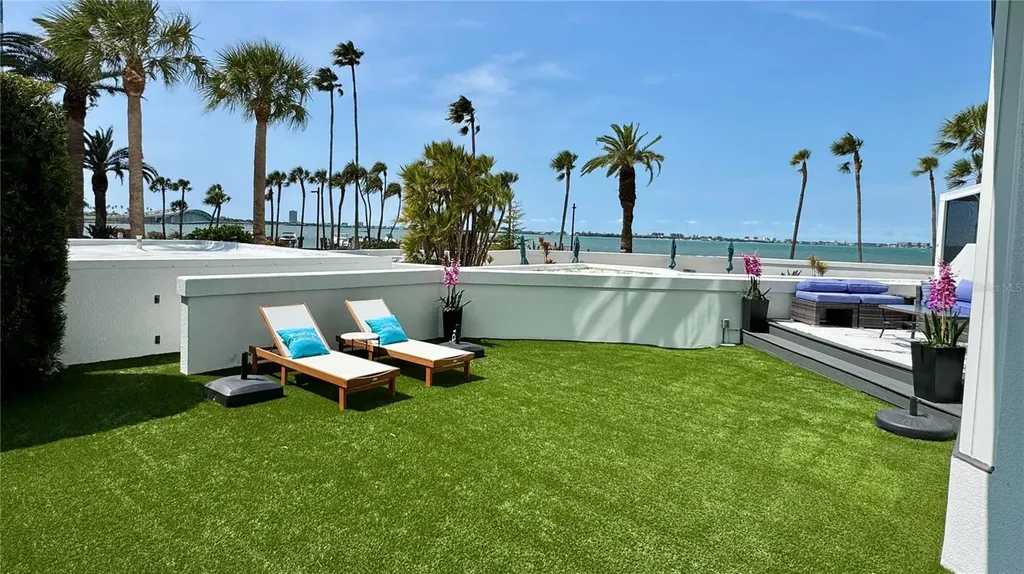 988 Boulevard Of The Arts Sarasota FL 34236