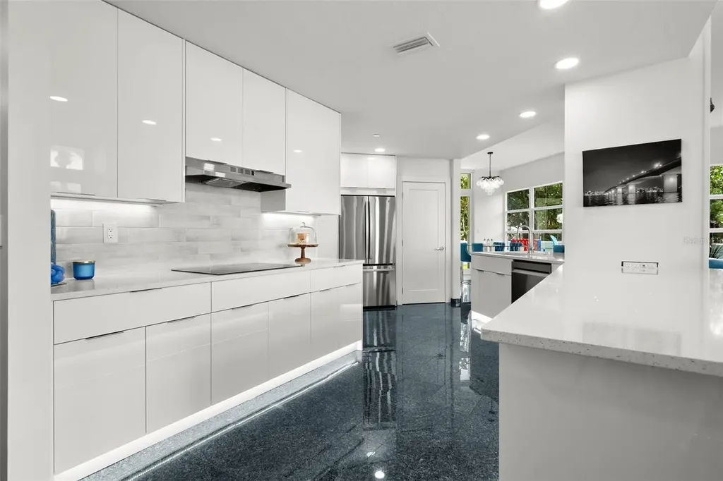 988 Boulevard Of The Arts Sarasota FL 34236