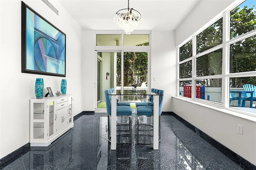 988 Boulevard Of The Arts Sarasota FL 34236