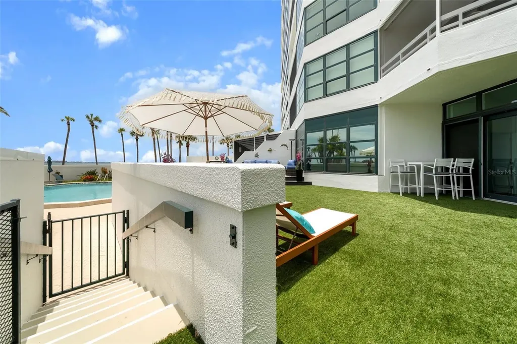 988 Boulevard Of The Arts Sarasota FL 34236