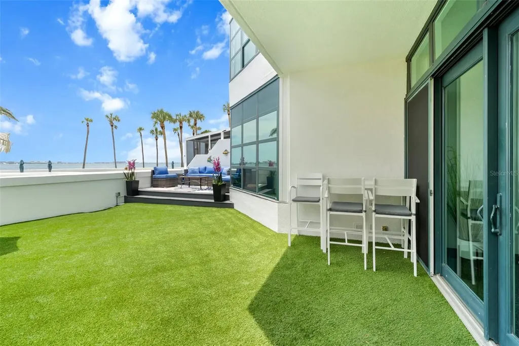 988 Boulevard Of The Arts Sarasota FL 34236