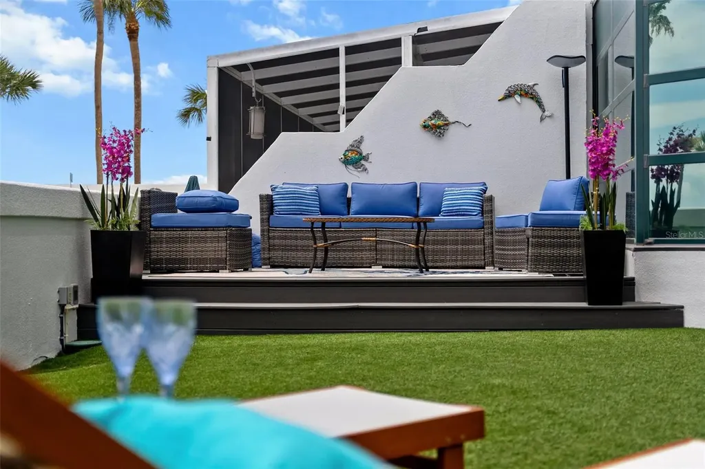 988 Boulevard Of The Arts Sarasota FL 34236