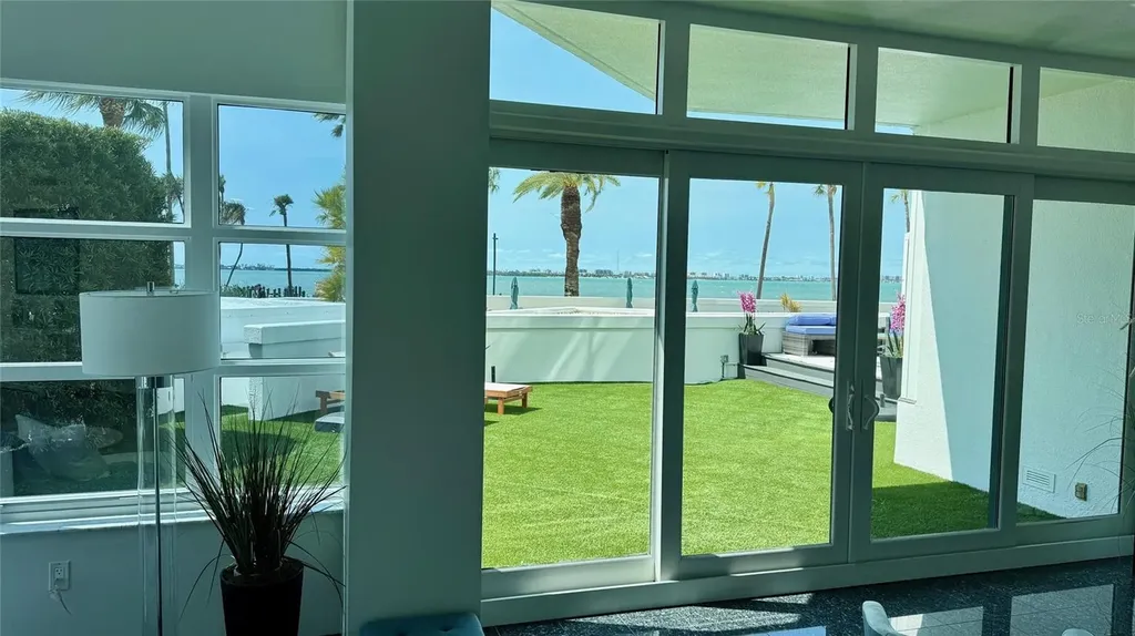 988 Boulevard Of The Arts Sarasota FL 34236