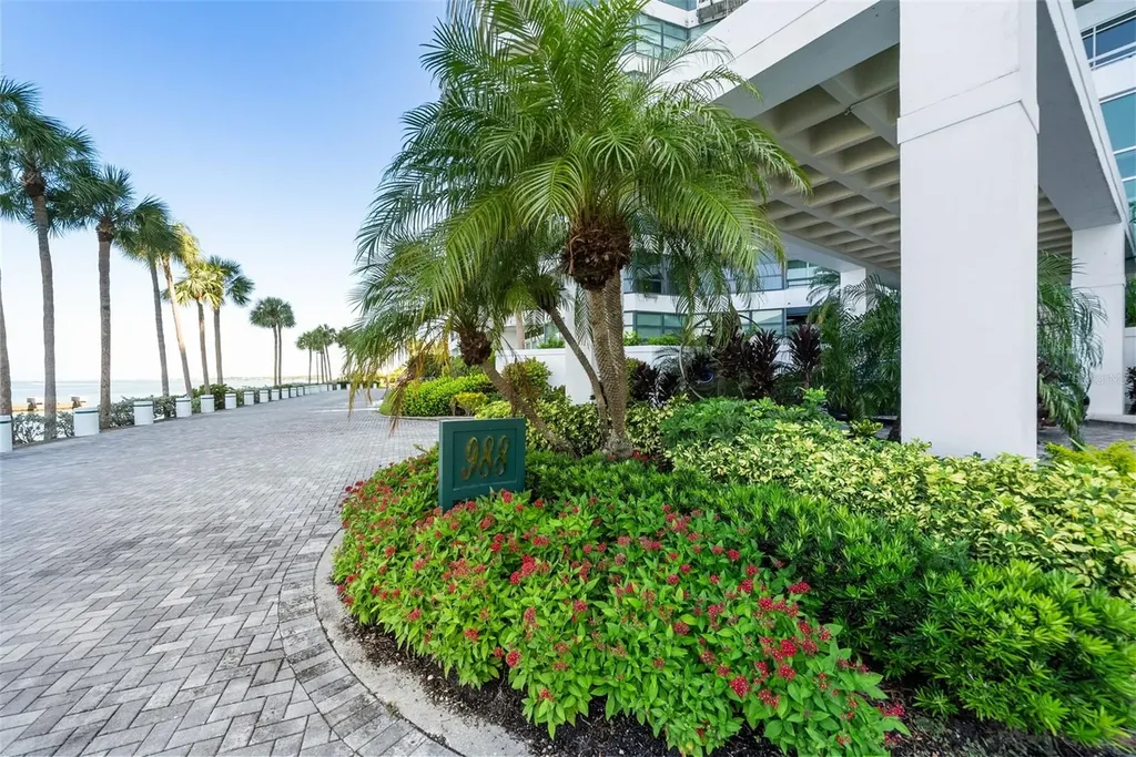 988 Boulevard Of The Arts Sarasota FL 34236