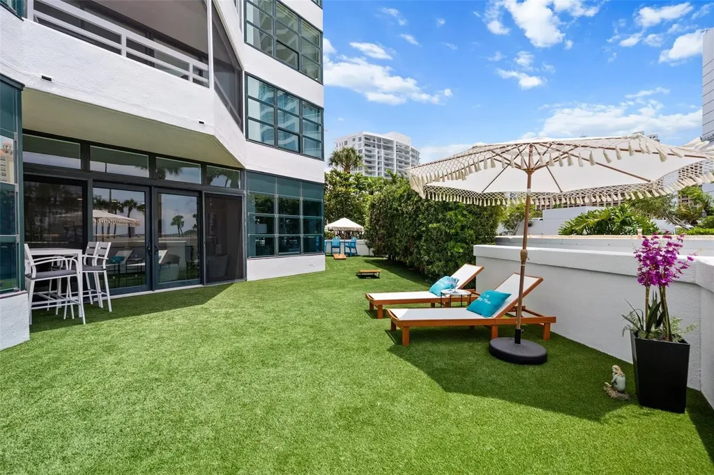 988 Boulevard Of The Arts Sarasota FL 34236