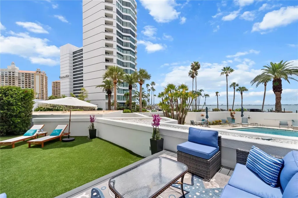 988 Boulevard Of The Arts Sarasota FL 34236