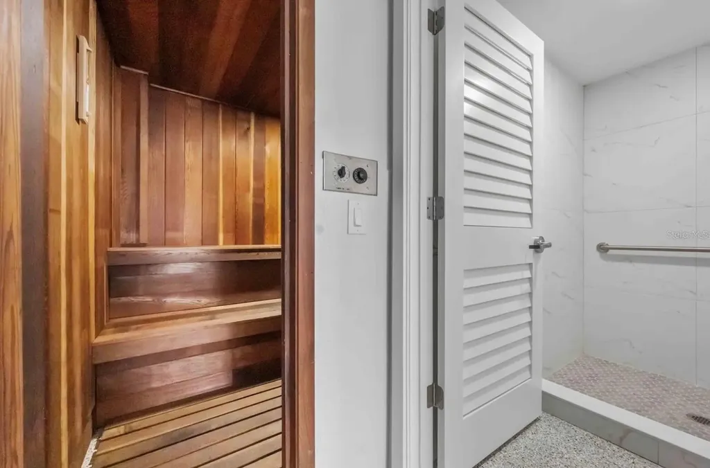 988 Boulevard Of The Arts Sarasota FL 34236