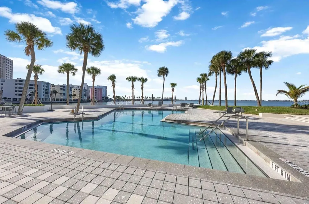 988 Boulevard Of The Arts Sarasota FL 34236