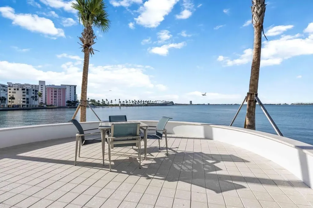 988 Boulevard Of The Arts Sarasota FL 34236