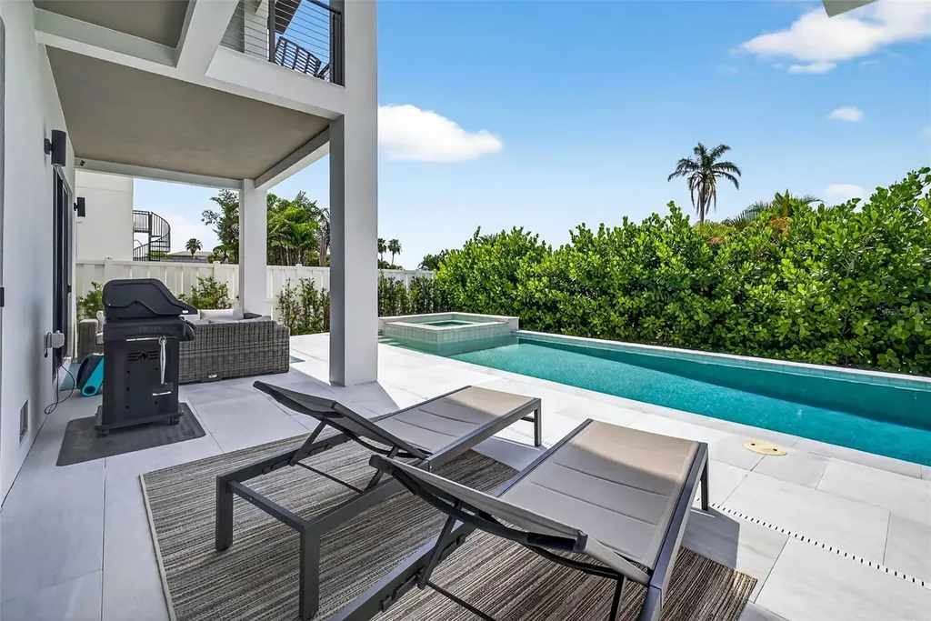 131 Forest Hills Drive Redington Shores FL 33708
