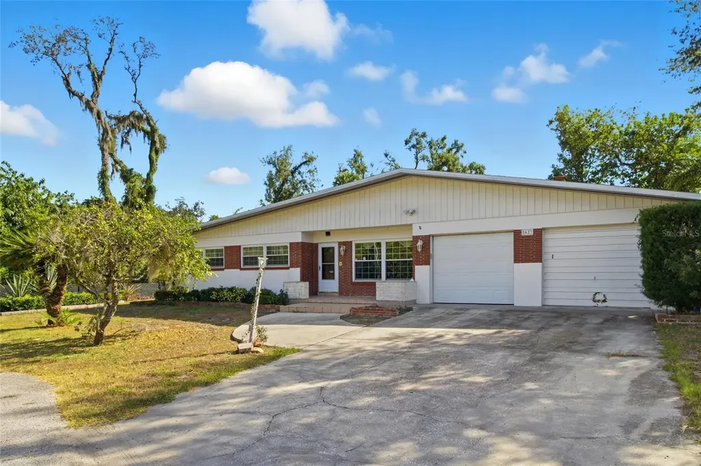 5627 Oakland Drive Tampa FL 33617