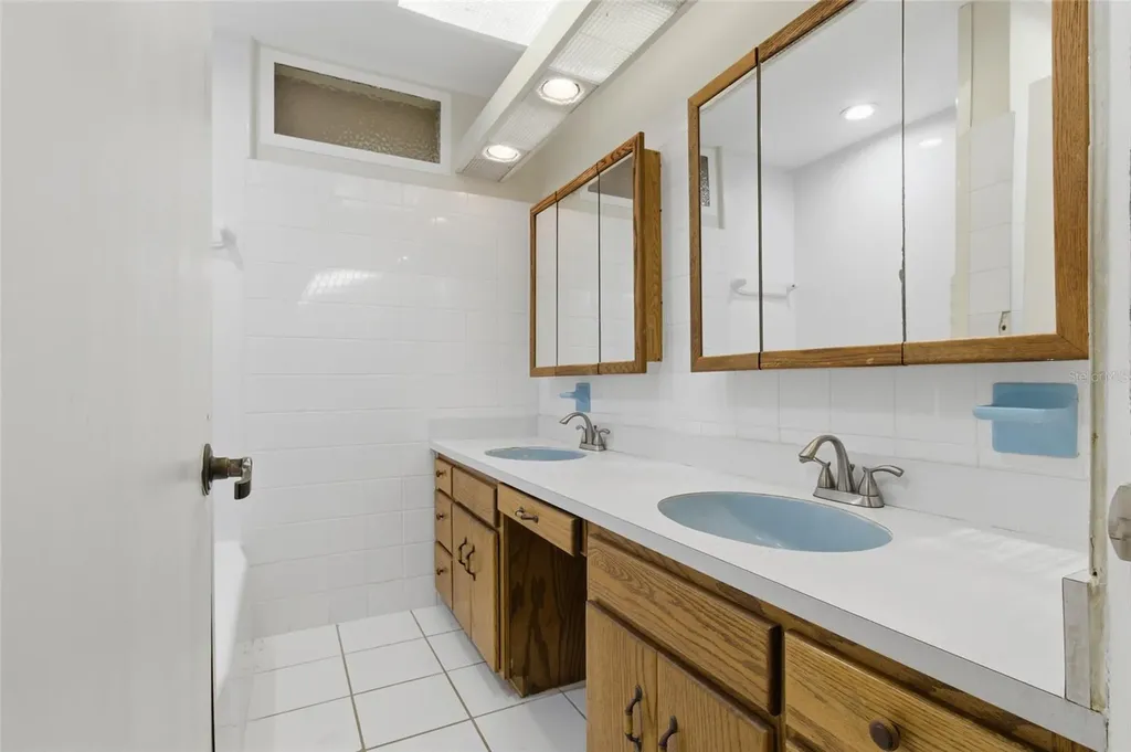 5627 Oakland Drive Tampa FL 33617
