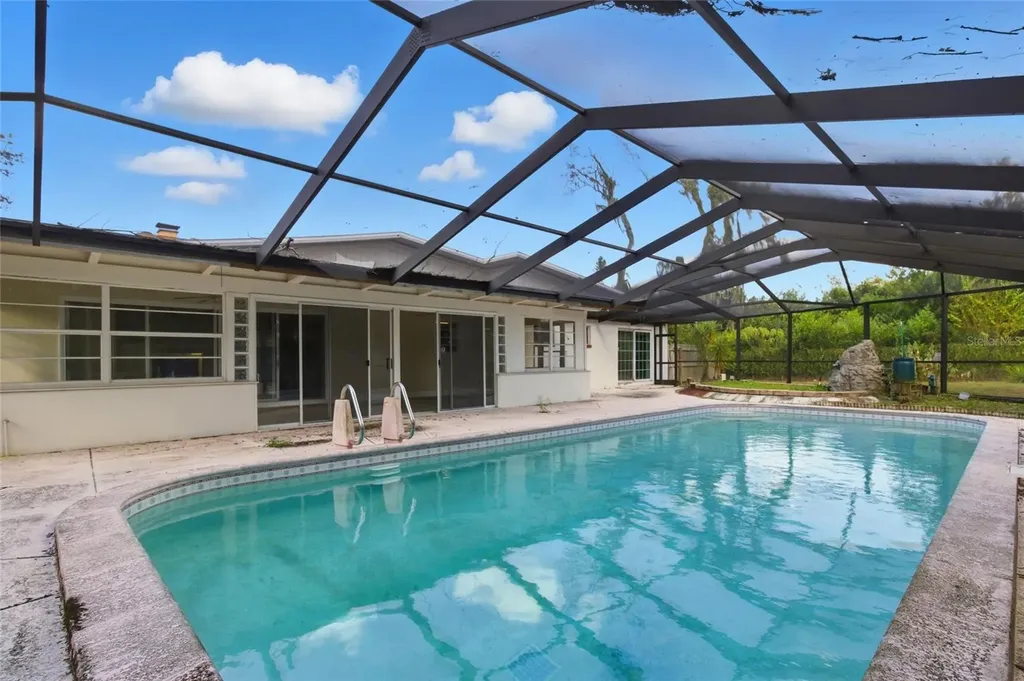 5627 Oakland Drive Tampa FL 33617