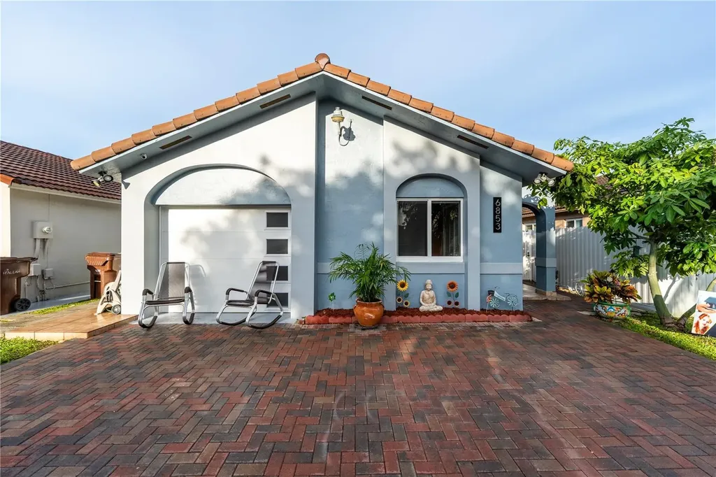 6853 W 25th Court Hialeah FL 33016