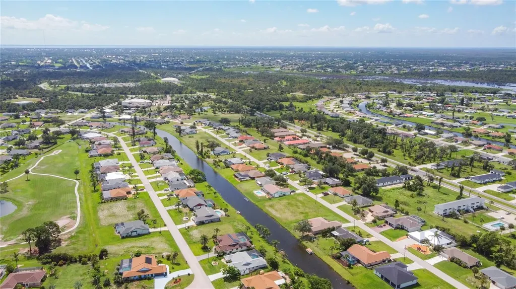 104 Mark Twain Lane Rotonda West FL 33947