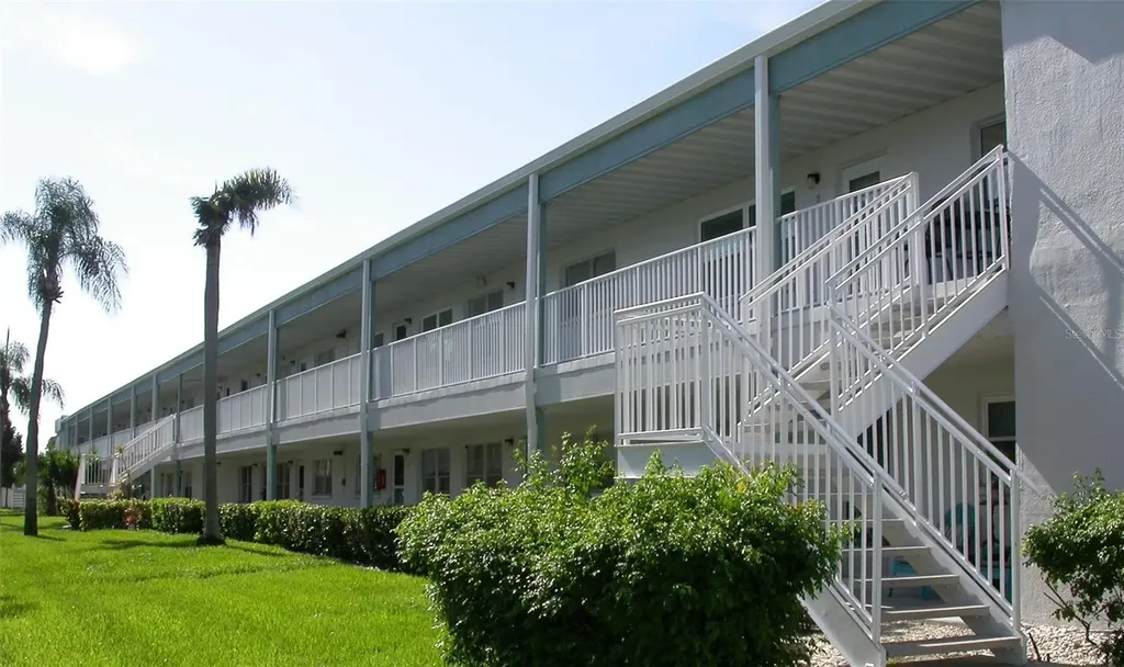 5217 81st Street N St Petersburg FL 33709