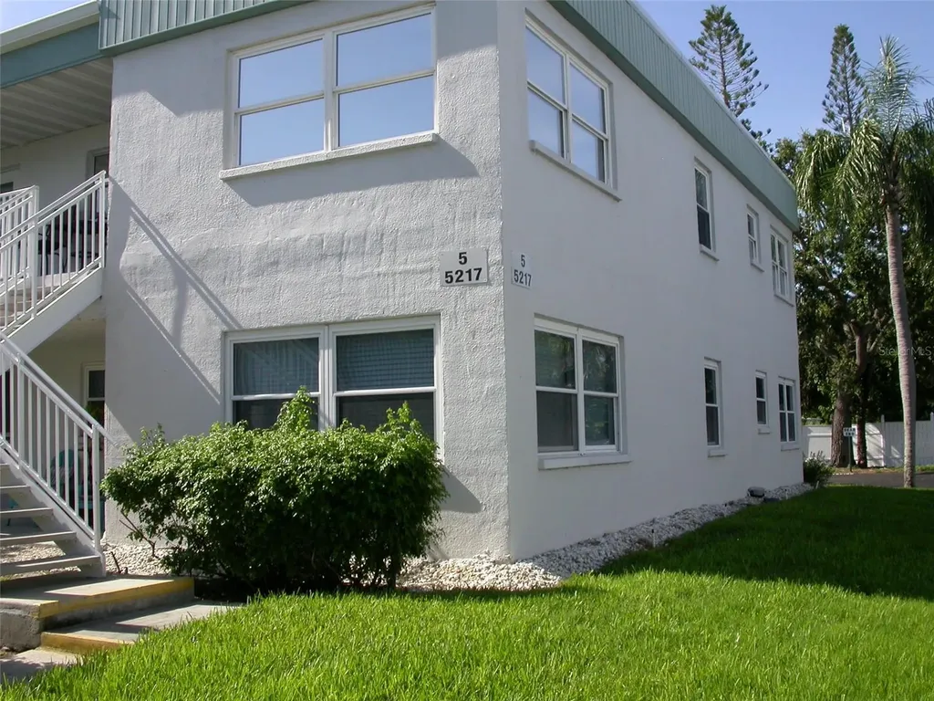 5217 81st Street N St Petersburg FL 33709