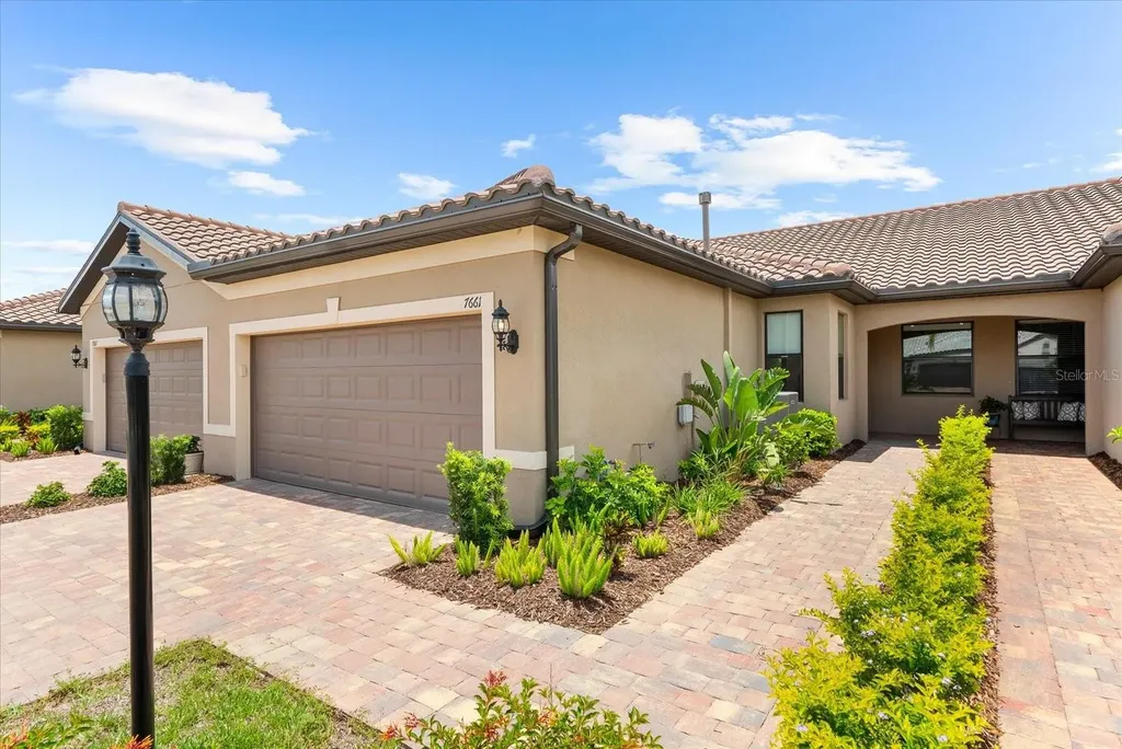 7661 Summerland Cove Bradenton FL 34202