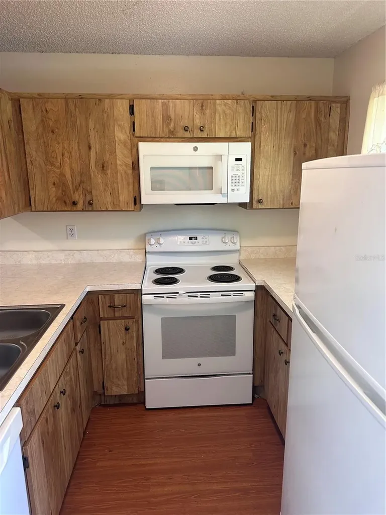 39132 County Road 54 Road Zephyrhills FL 33542