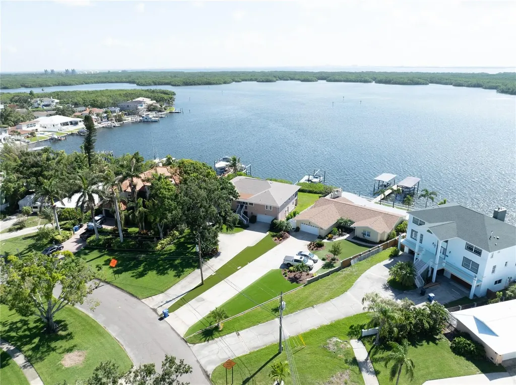 6663 Bayou Grande Boulevard NE St Petersburg FL 33702