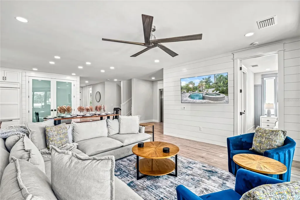 119 Avenida Messina Sarasota FL 34242