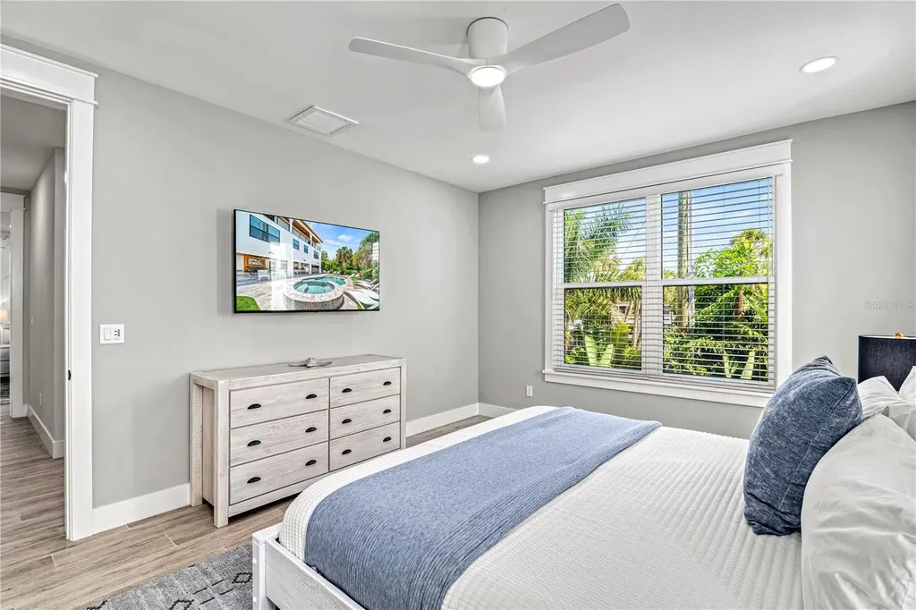 119 Avenida Messina Sarasota FL 34242