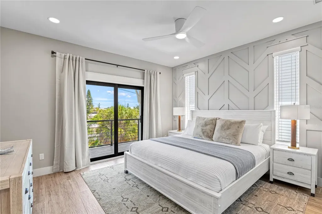 119 Avenida Messina Sarasota FL 34242