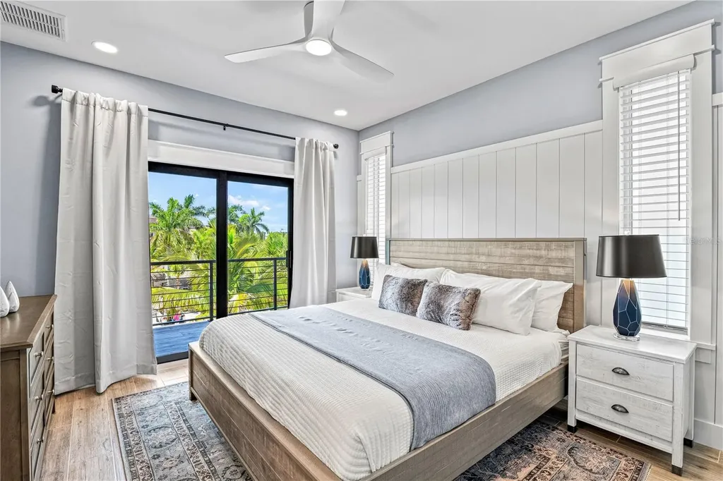 119 Avenida Messina Sarasota FL 34242