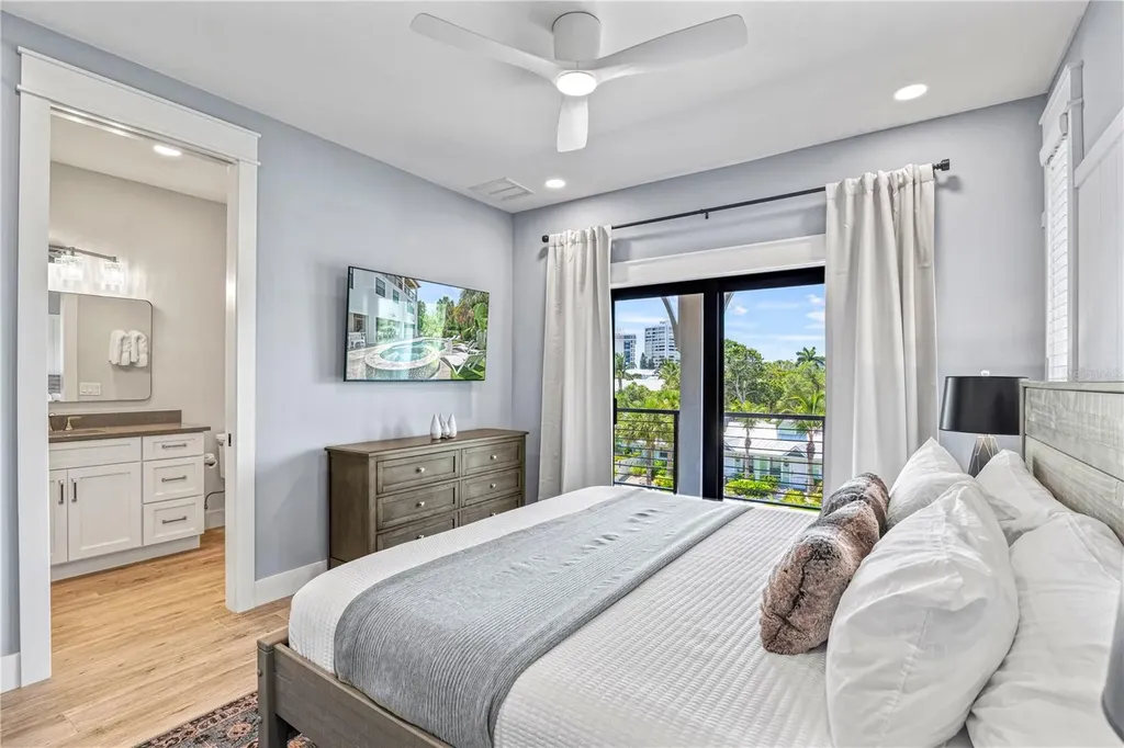 119 Avenida Messina Sarasota FL 34242