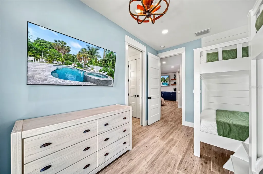 119 Avenida Messina Sarasota FL 34242