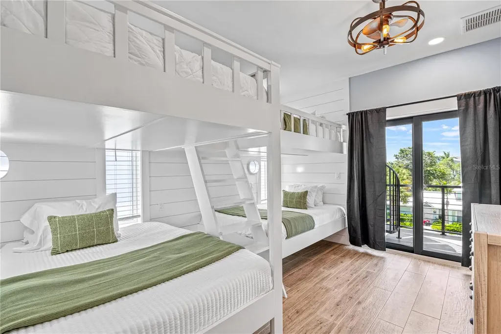 119 Avenida Messina Sarasota FL 34242