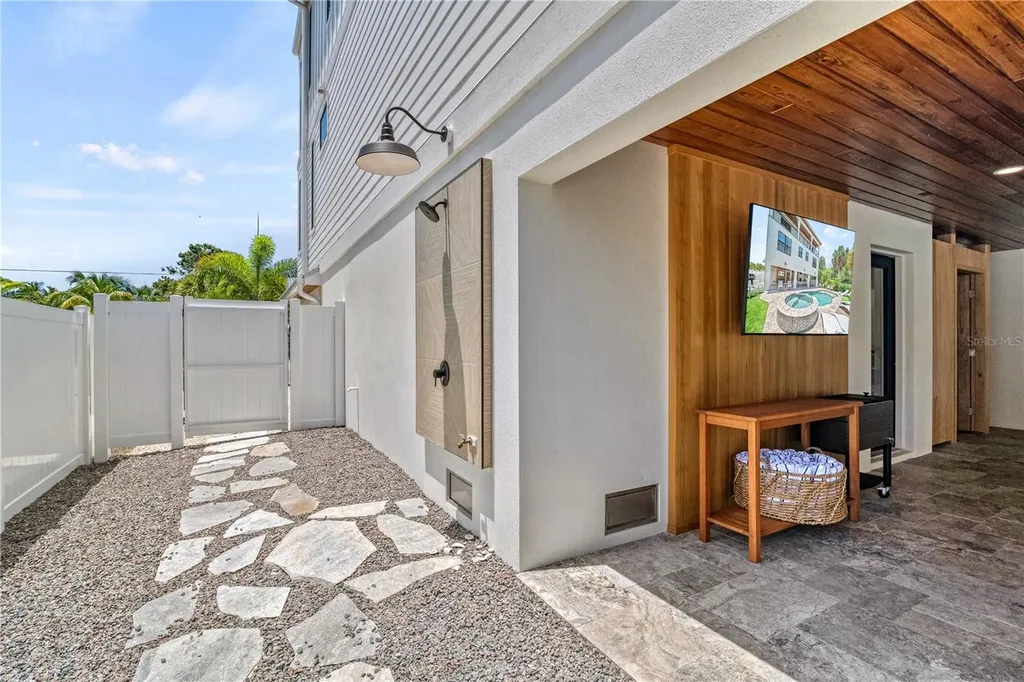 119 Avenida Messina Sarasota FL 34242