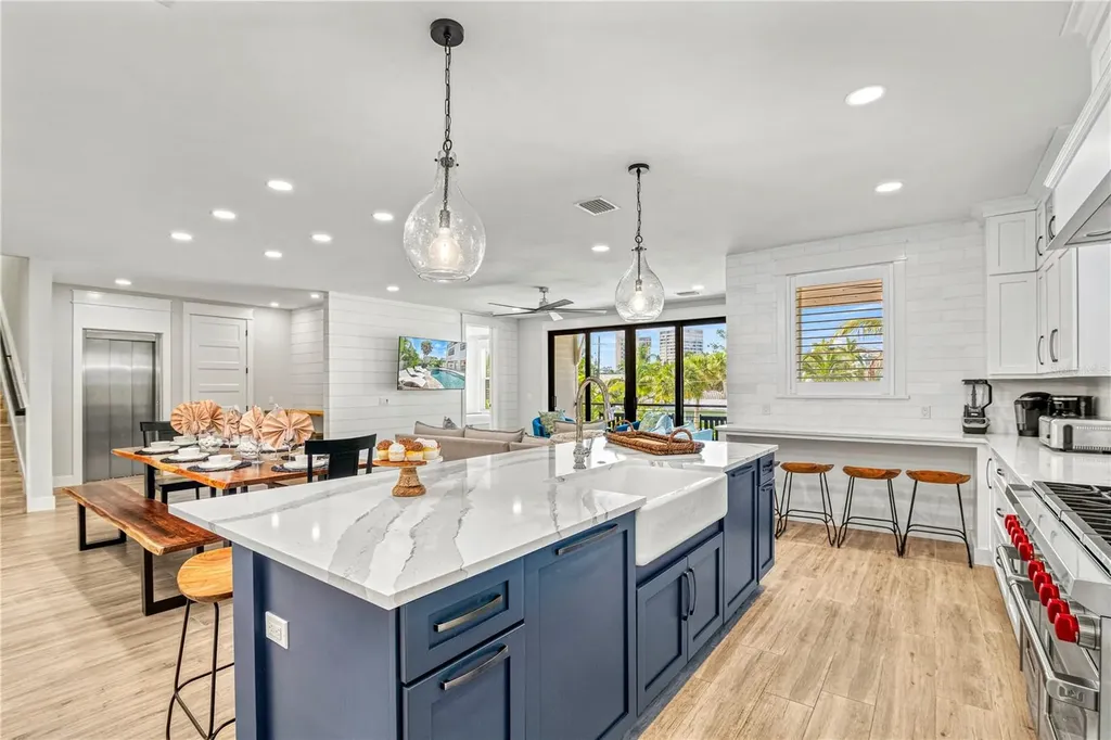119 Avenida Messina Sarasota FL 34242