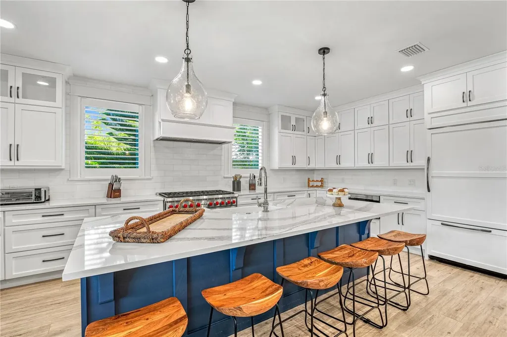 119 Avenida Messina Sarasota FL 34242