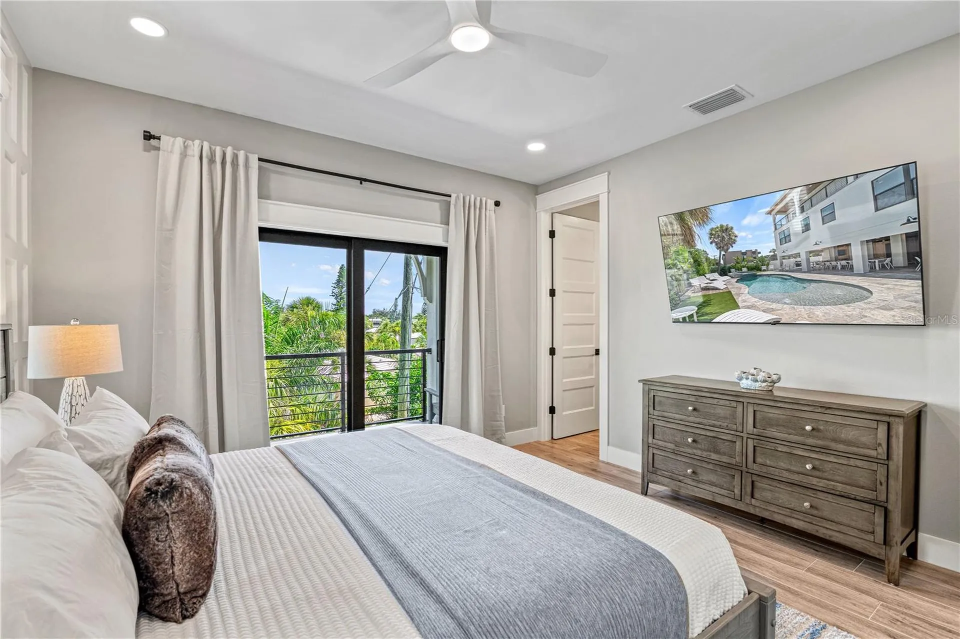 119 Avenida Messina Sarasota FL 34242