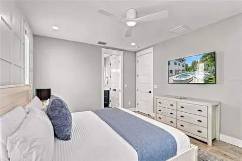 119 Avenida Messina Sarasota FL 34242