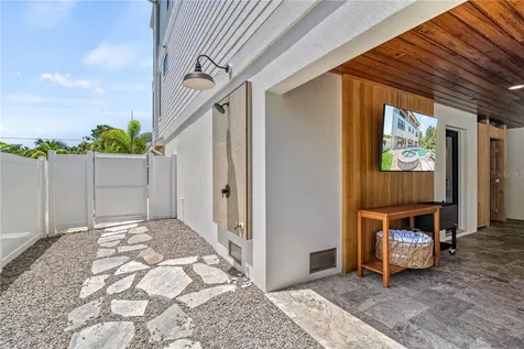 119 Avenida Messina Sarasota FL 34242