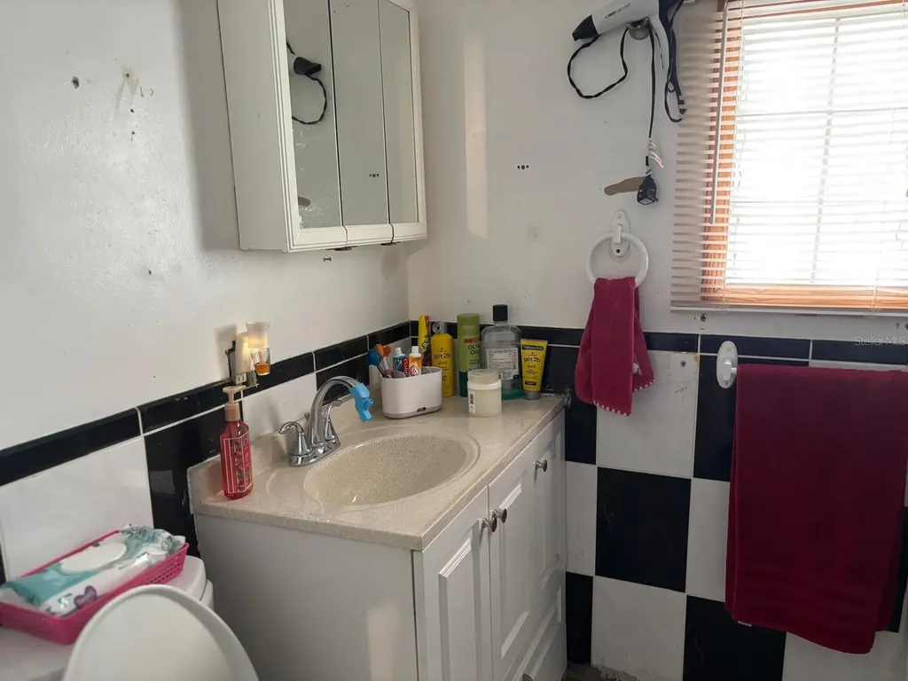 2909 N 11th Street Tampa FL 33605