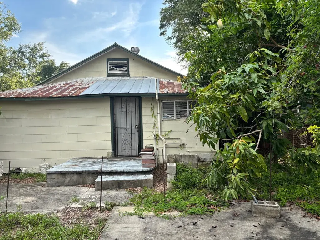 2909 N 11th Street Tampa FL 33605