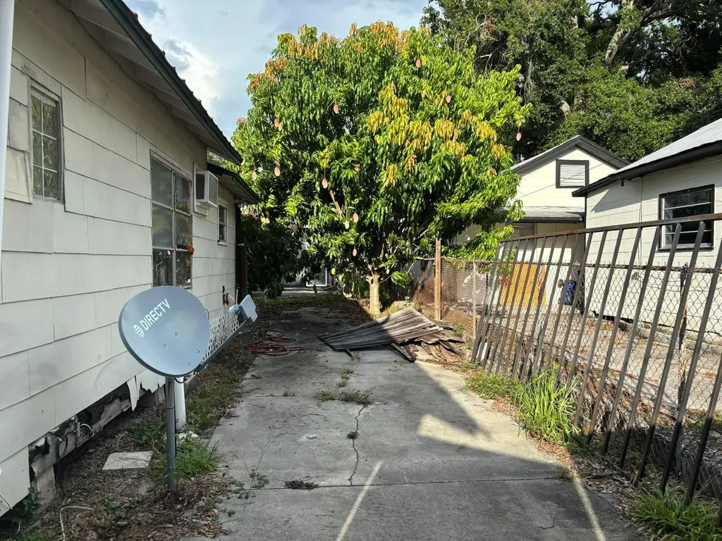2909 N 11th Street Tampa FL 33605